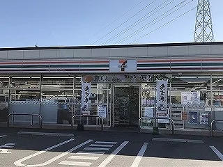 コンビニまで513メートル