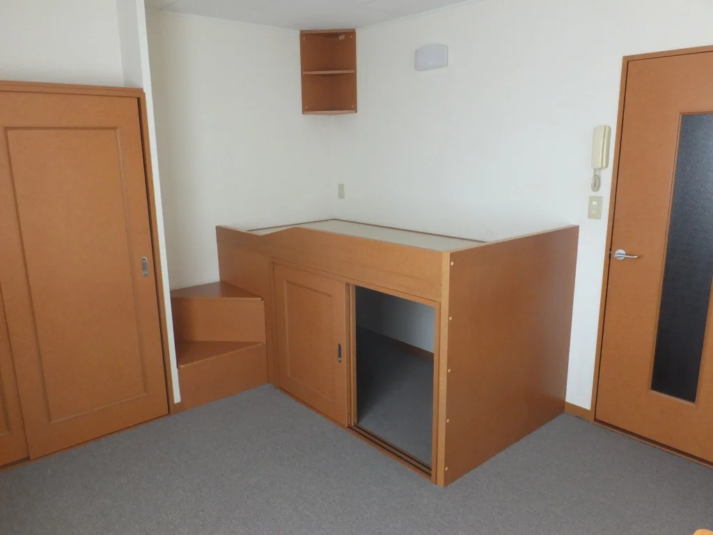 ベット下大型収納スペース付き