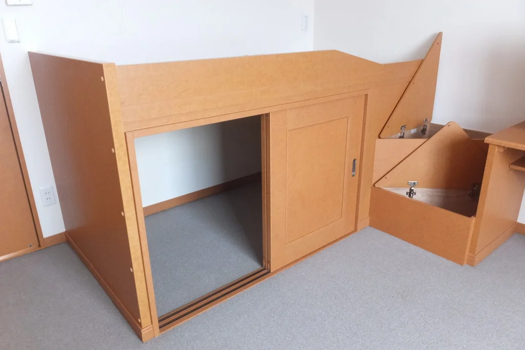 ベット下大型収納付き