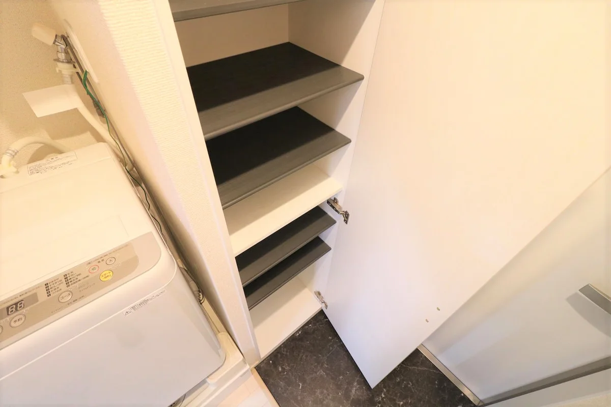 女性には嬉しい大型シューズボックス・外出前に姿見でチェック