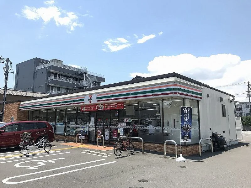 セブンイレブンまで693メートル(徒歩8分）