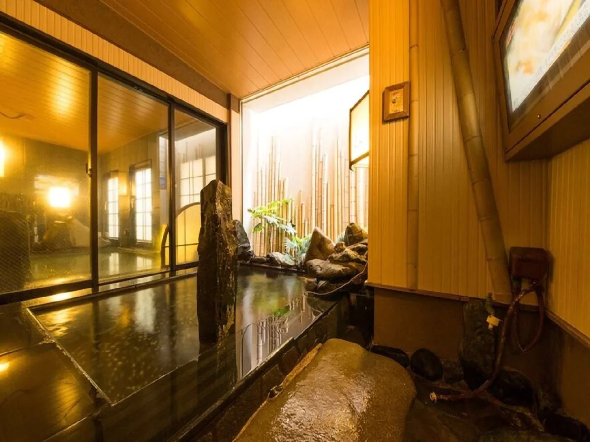 岩風呂（TV付き）