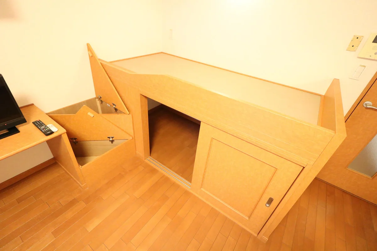 ベッド下に収納スペースあり！荷物が多くても十分に収まります！