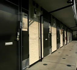 共用部分は清掃業者が清掃しております。