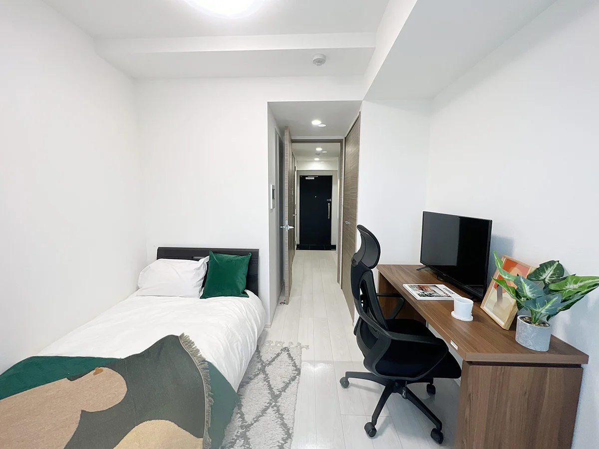 写真はお部屋のイメージです。ラグなどの室内装飾はございません。
