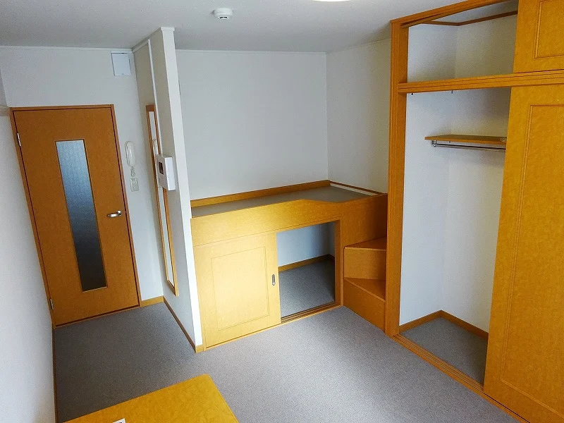 1階はフローリング、2階はカーペットタイプです。