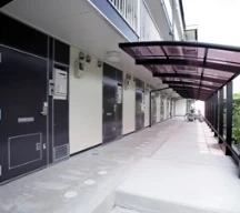 共用部分は清掃業者が清掃しております。