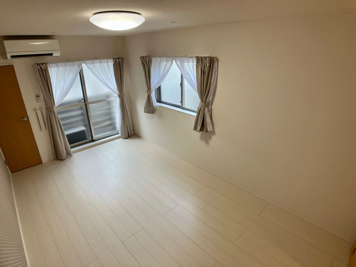 102、202号室の間取りは反転プランとなります。