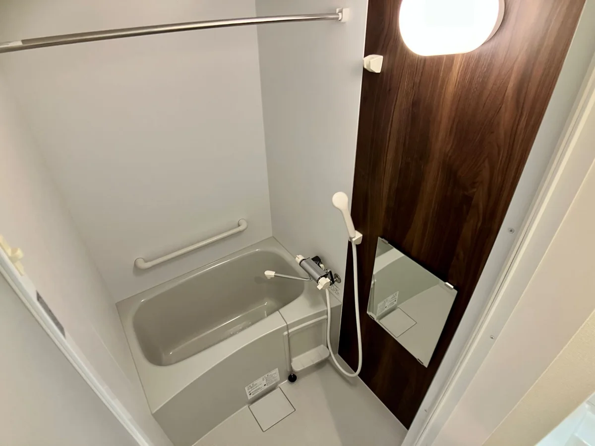 102、202号室の間取りは反転プランとなります。