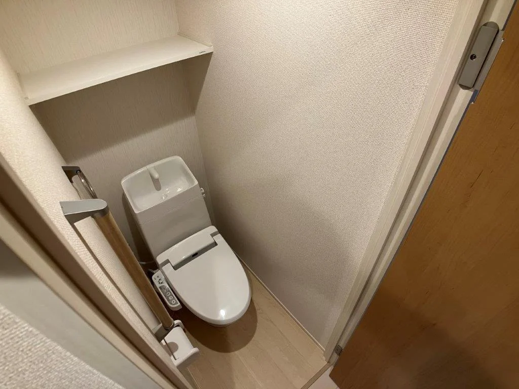 102、202号室の間取りは反転プランとなります。