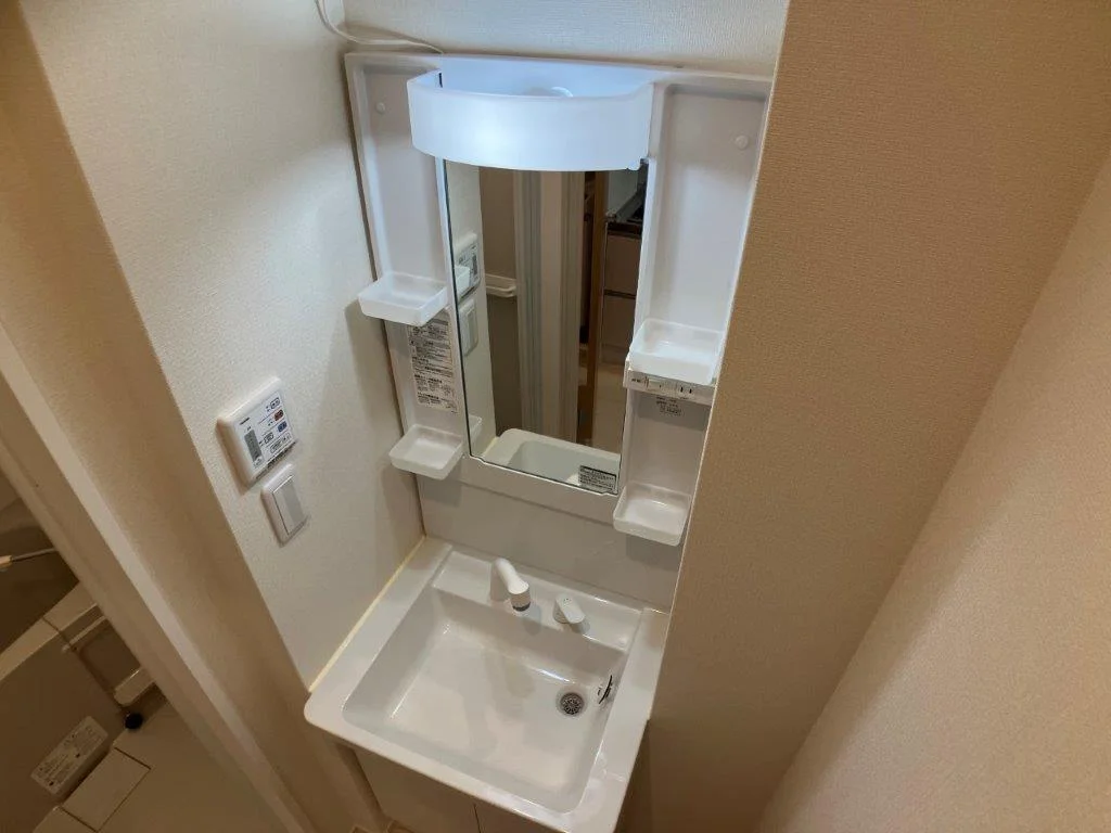 102、202号室の間取りは反転プランとなります。