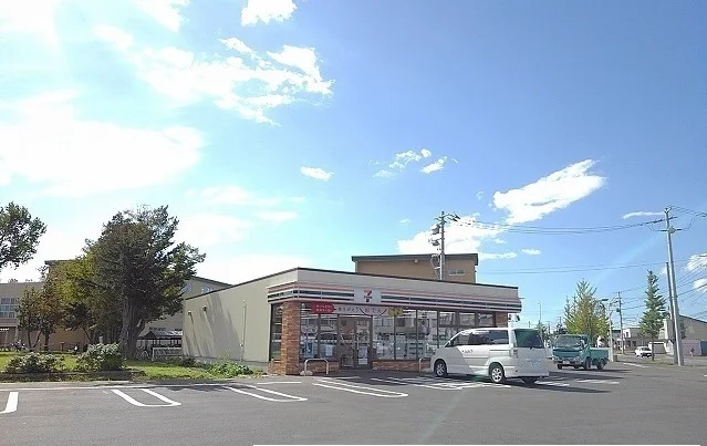 セブンイレブン岩見沢北本町西まで420m