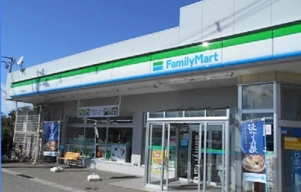 ファミリーマート秋田割山店まで215m