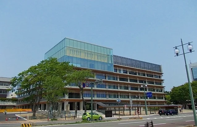 秋田市役所まで584m