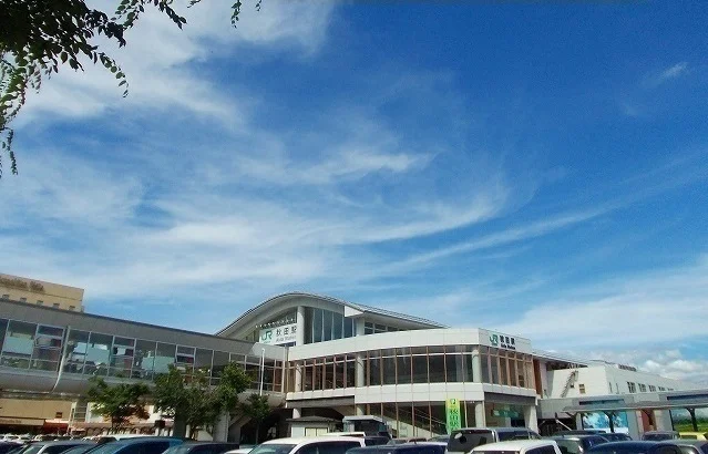 秋田駅まで2100m