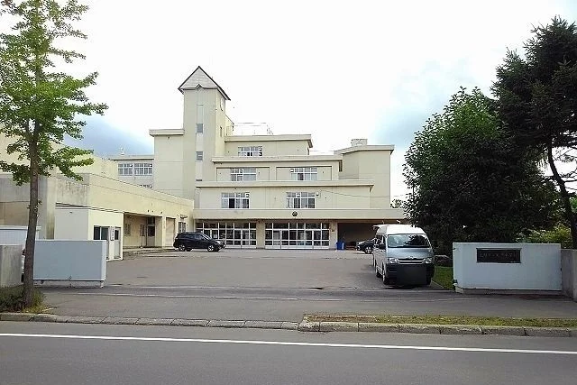 米里中学校まで2300m