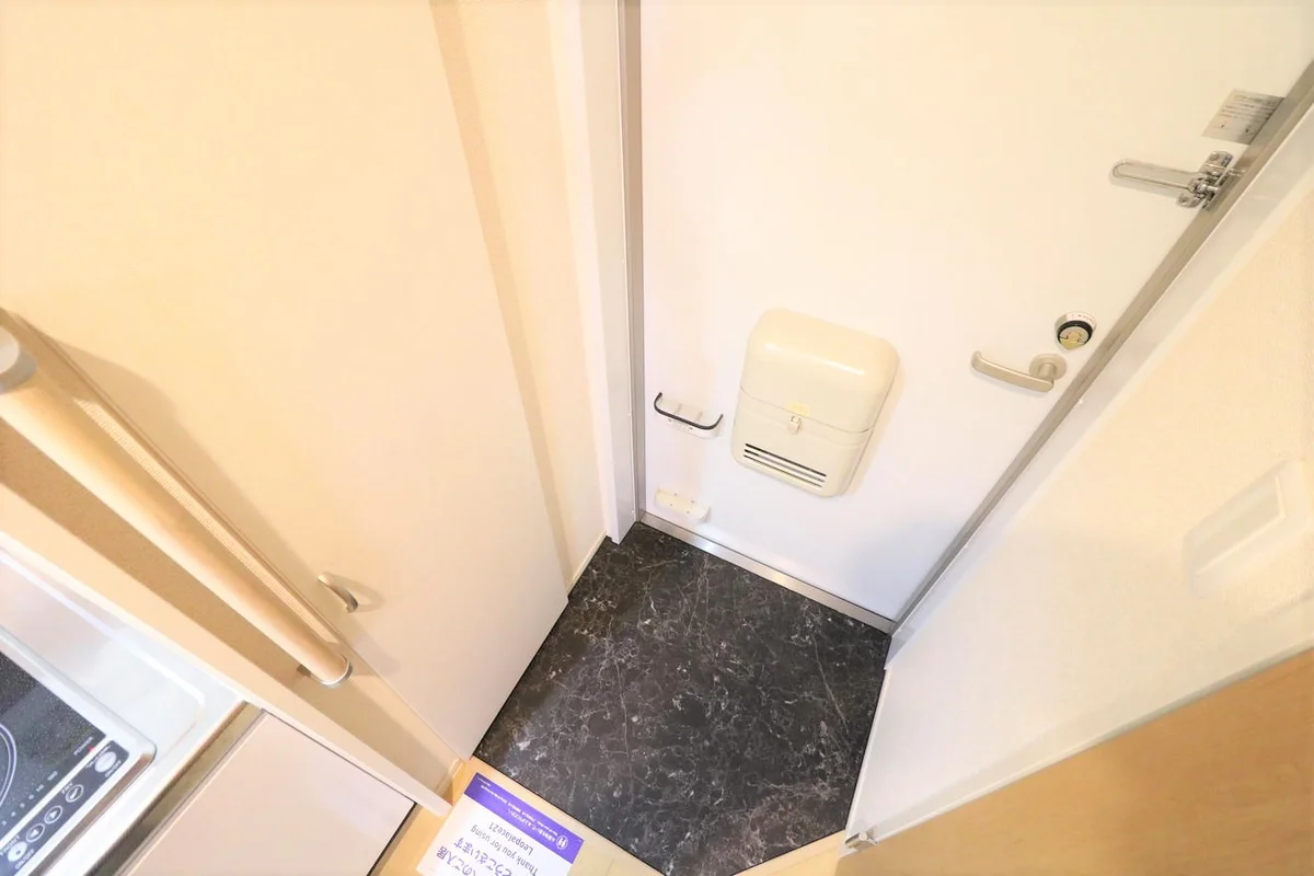 女性には嬉しい大型シューズボックス・外出前に姿見でチェック