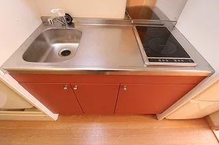 広めのキッチンなので料理も手軽に楽しめます。