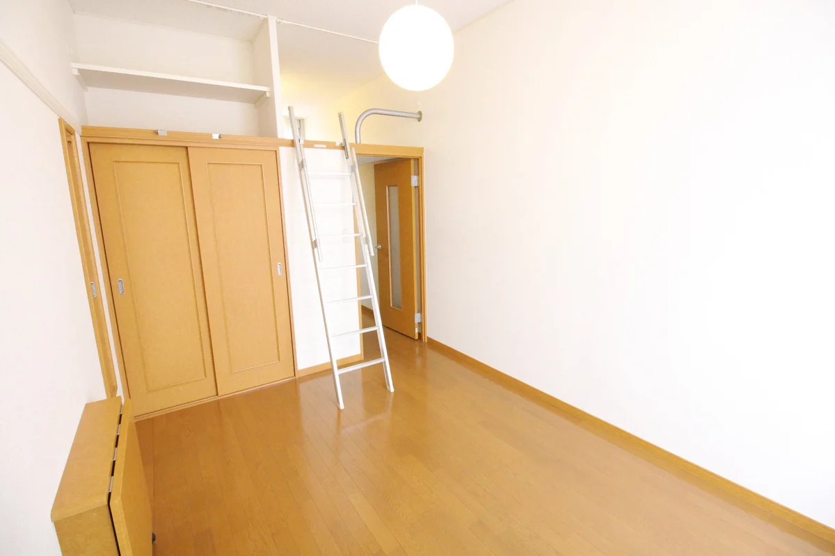 テーブルを折りたためば更にお部屋を広く使うことが出来ます♪