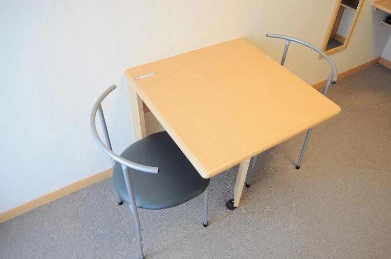 テーブル・椅子設置済