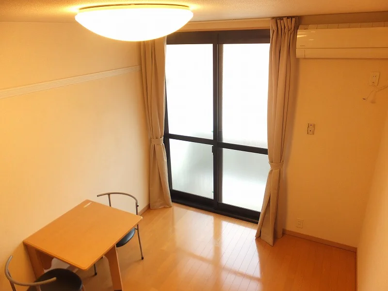 1階はフローリング、2階はじゅうたんです。