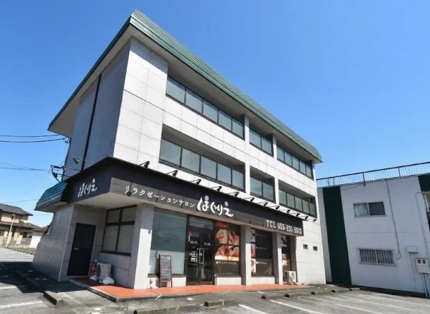 駐車場有で車移動にも適した立地！　竜王駅徒歩圏内で　コンビニなども近く生活に便利です。