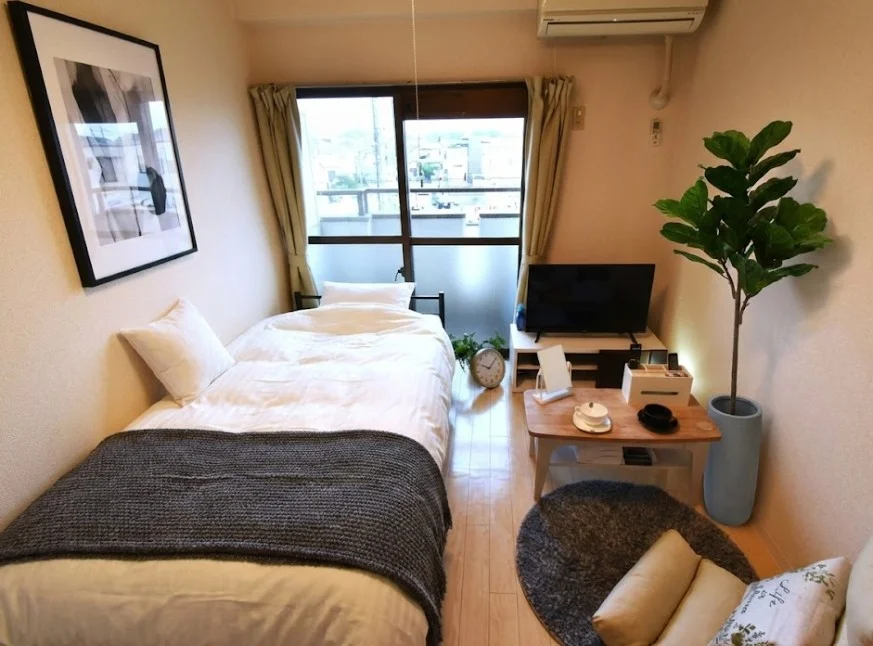 格安で　ビジネスホテルよりお得なマンスリーマンション！　コスト削減にも！　家具家電だけでなく備品もそろって快適にお過ごしいただけます！※植木と額とクッションなどは写真用です。