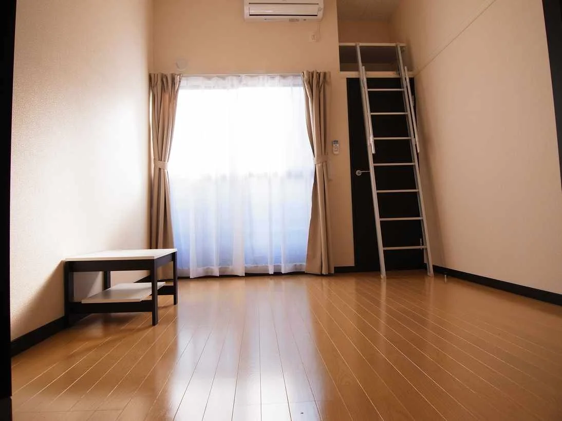 上部まで収納可能な空間を活用したお部屋です