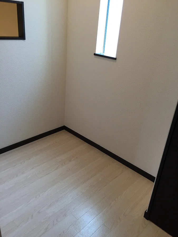 階段上の収納スペースです。