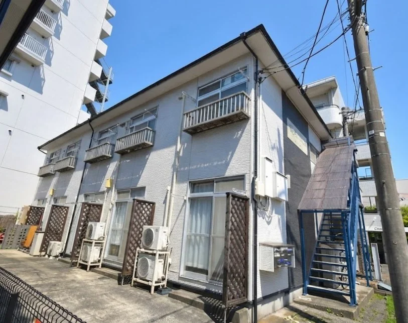 郵便ポストもあり郵送物も利用可能！　周辺にはカフェやコンビニなどもあり　