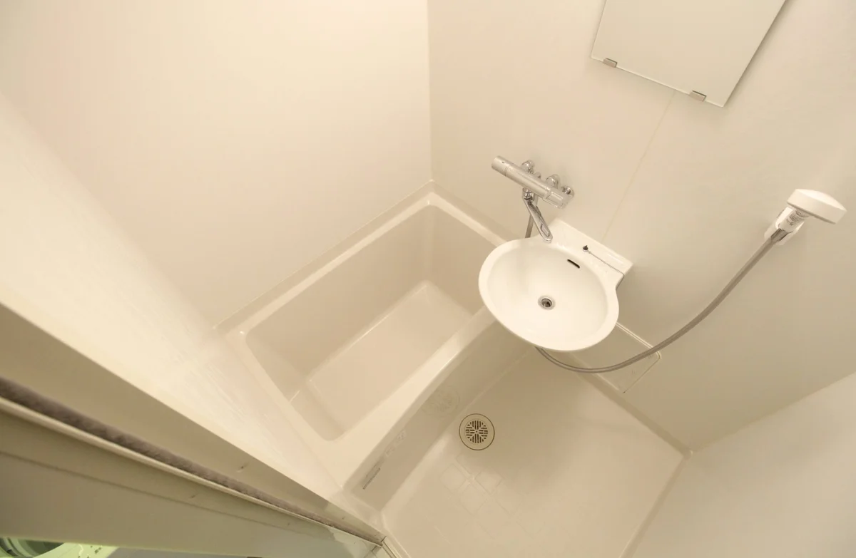 浴室乾燥機付きで、雨の日でも洗濯物が干せます♪