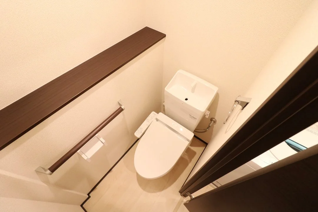 温水洗浄便座、手すり設置済み