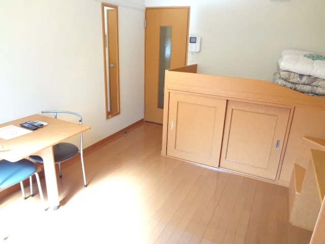 ベッドの下はたっぷり入る収納も付いてます！