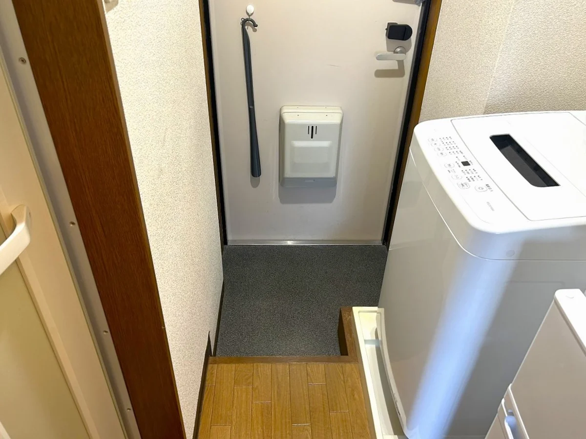 玄関には靴ベラをご用意しています☆