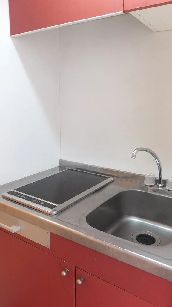 2口の電気コンロ付き