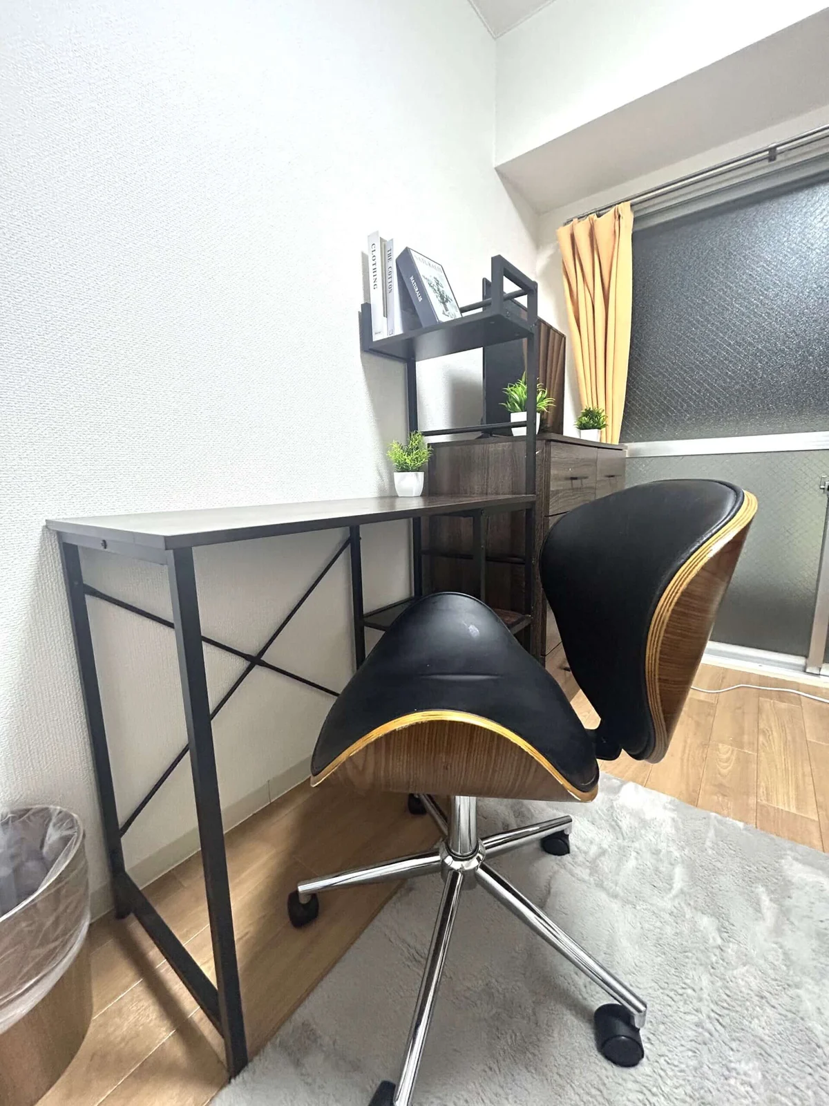 デスク・チェアも完備♪お仕事に♪