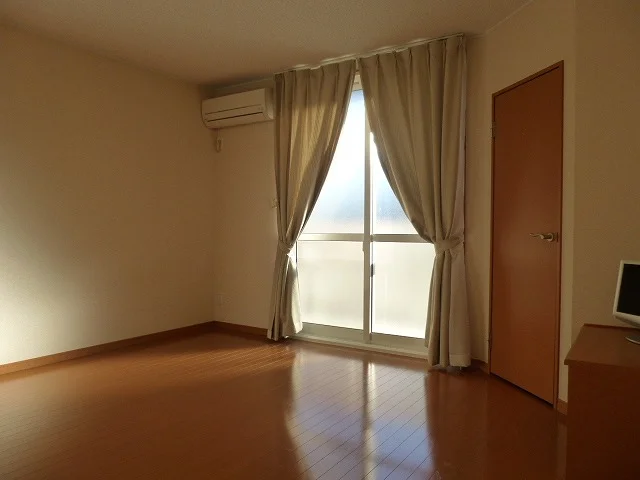 1階はフローリング、2階はじゅうたんです。