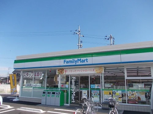 ファミリーマートまで500m