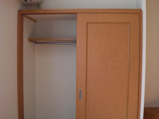 クローゼット付きで収納ばっちり。