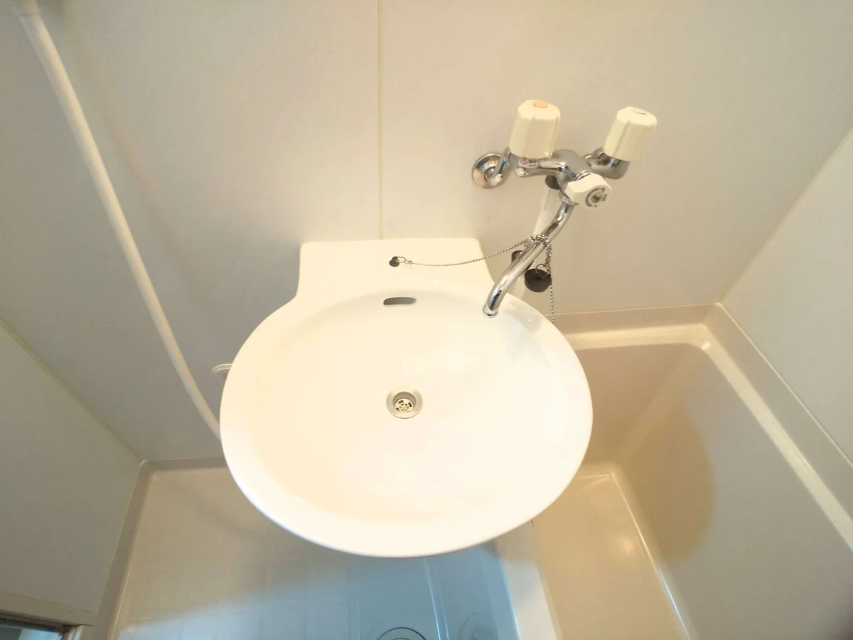 鏡を備え　準備のしやすい洗面台