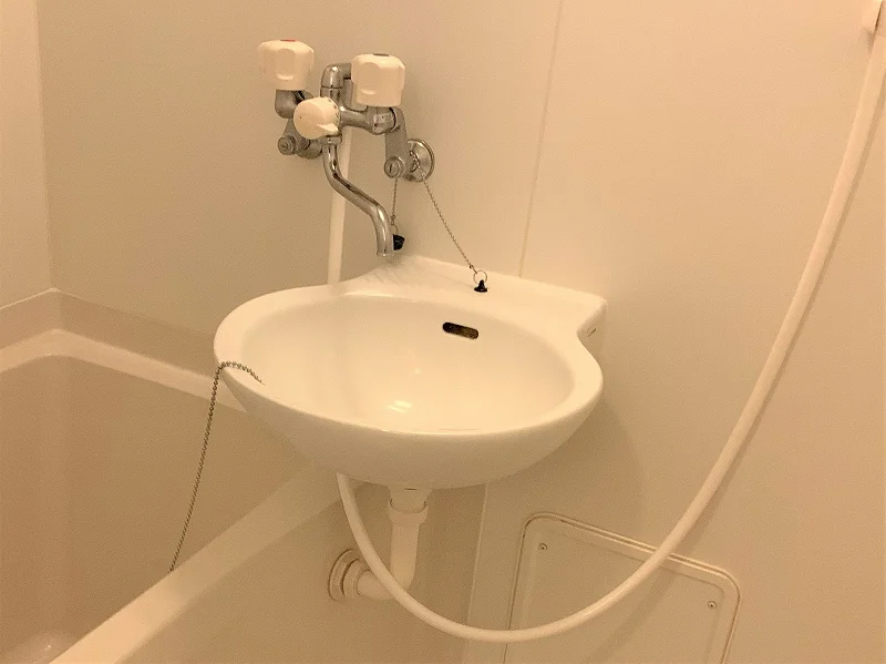お風呂に洗面台あり。