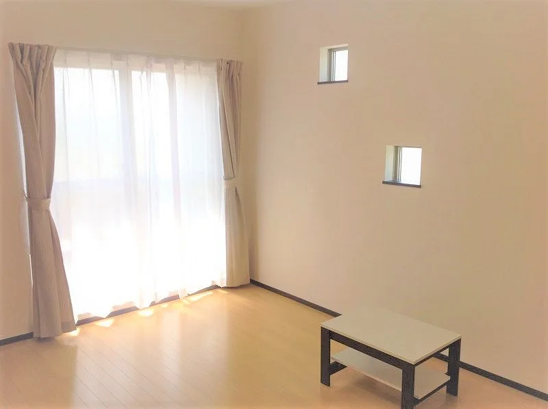 角部屋のみ採光窓あり