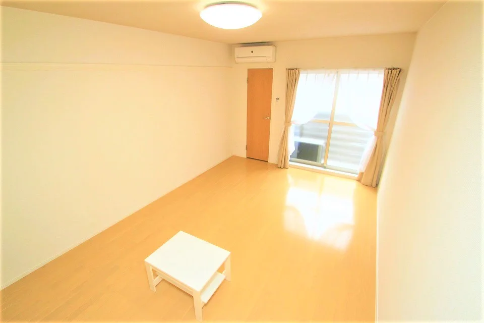 エアコン、セキュリティー、モニター付きインターフォン、カーテン！