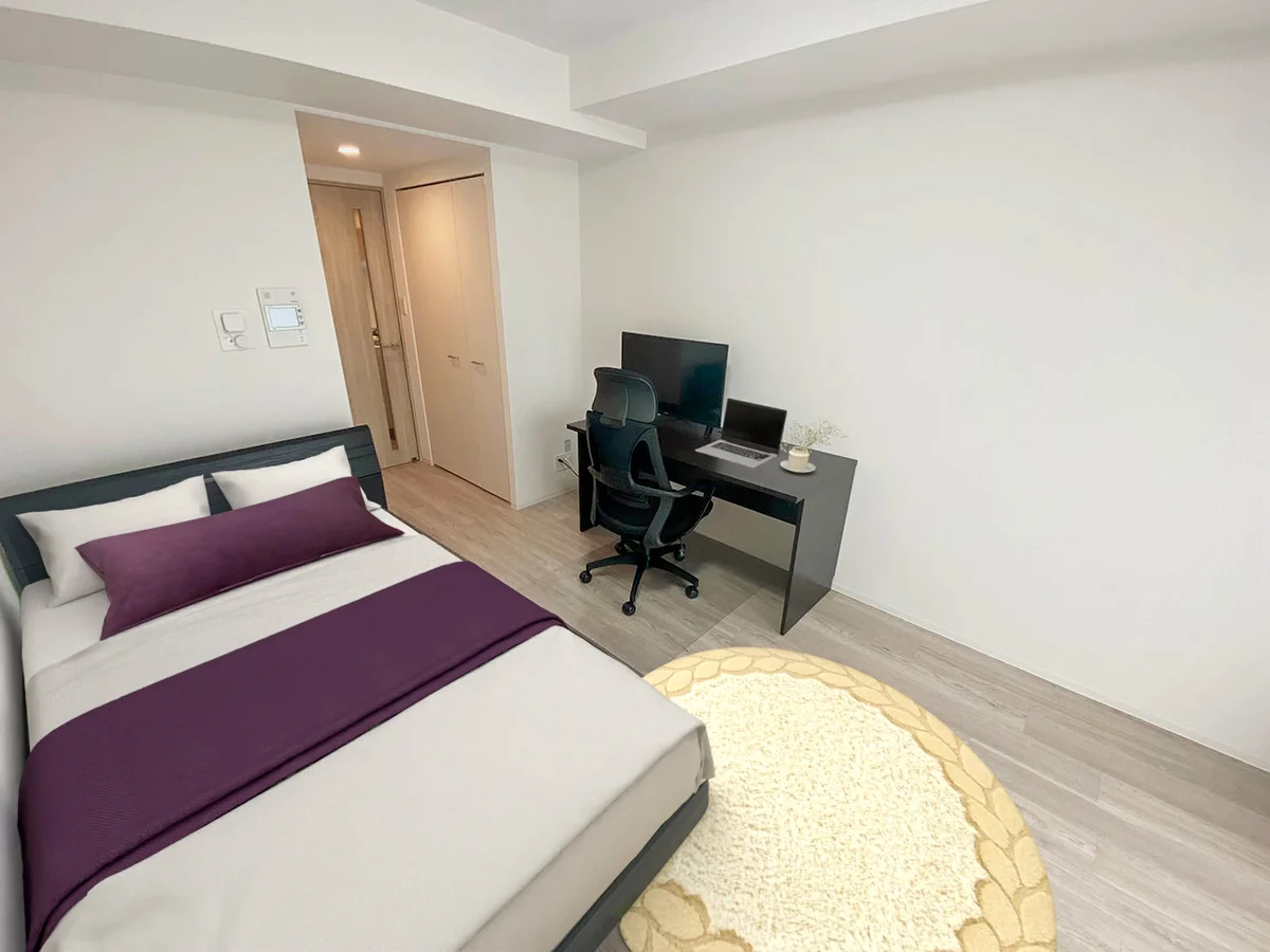 写真はお部屋のイメージです。ラグなどの室内装飾はございません。