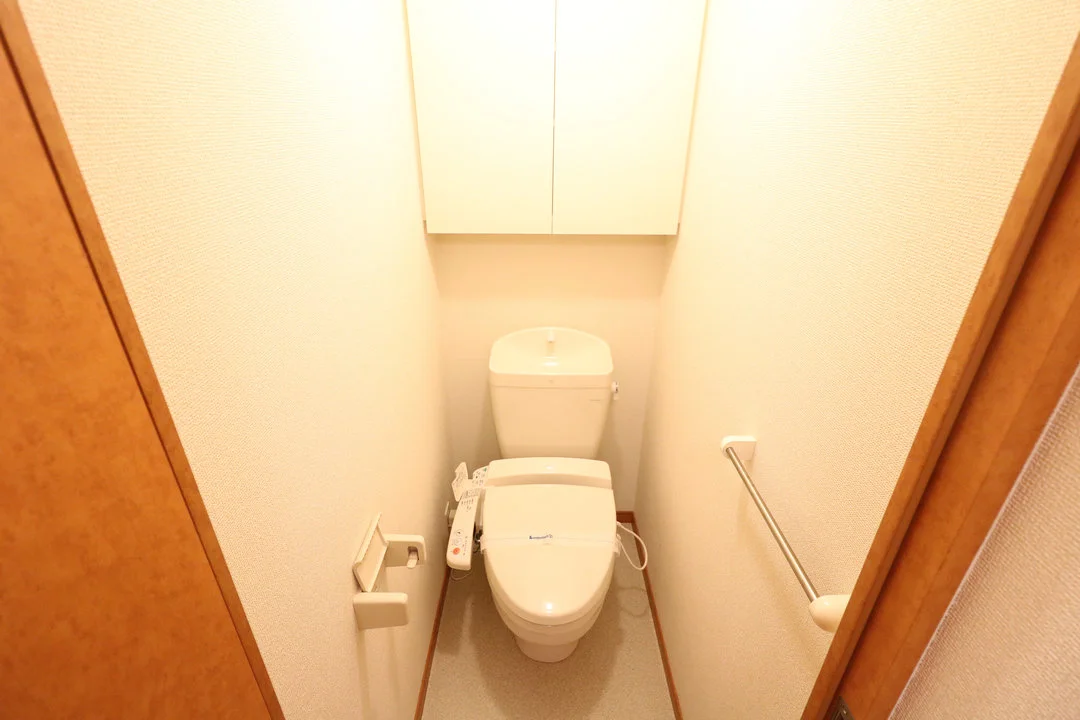 快適な温水洗浄便座付きトイレになります。