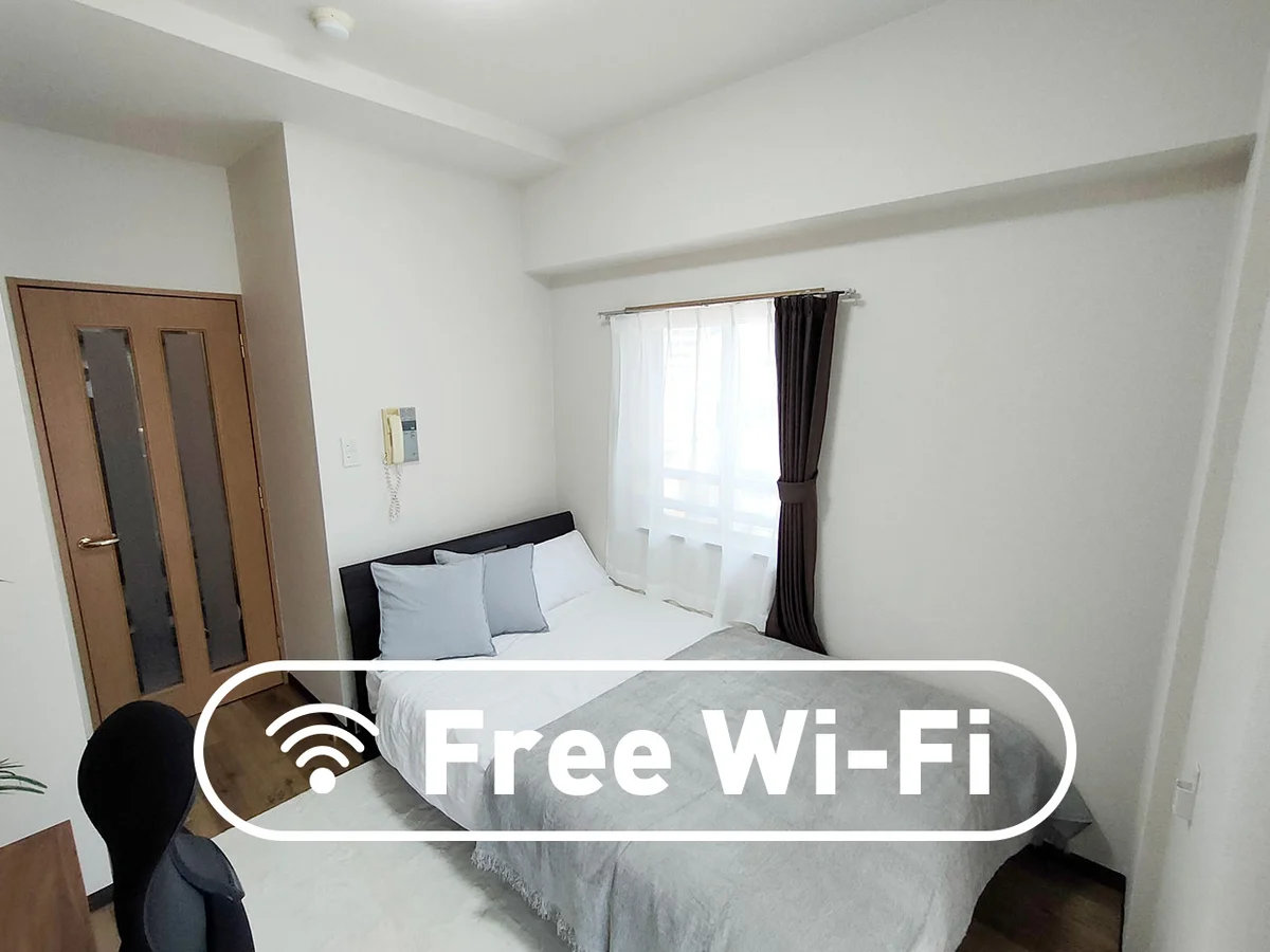 写真はお部屋のイメージです。ラグなどの室内装飾はございません。