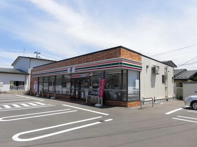 セブンイレブン由利本荘鶴沼店まで240m