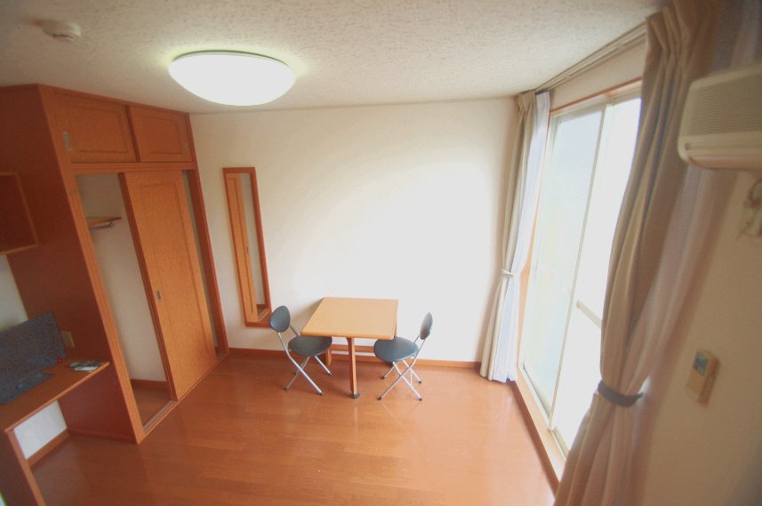 机は折りたたみ式です