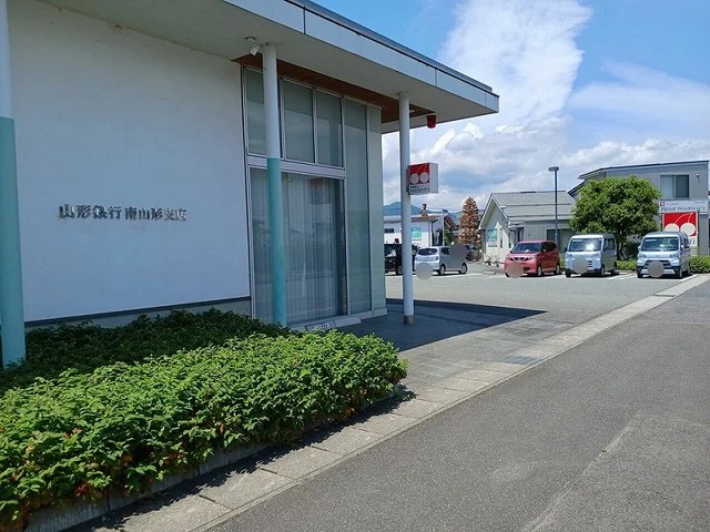 山形銀行南山形支店まで690m