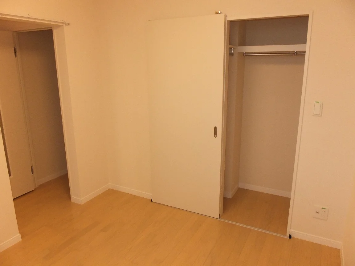 洋室　【クローゼット】